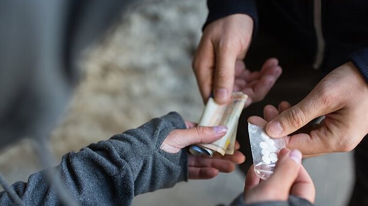 Galvojo, jei nepirks pats, netaps priklausomas: narkotikus bandęs jaunimas pasidalijo skaudžiomis patirtimis