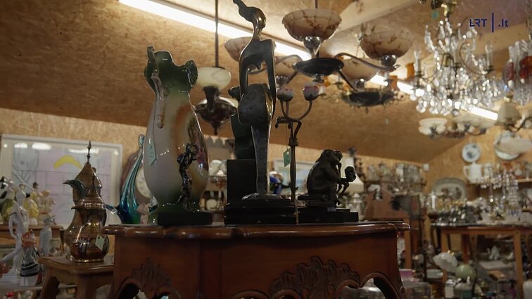 Praeitų amžių aukštuomenės damų papuošalai vietą rado Lauros juvelyrikos antikvariate: žmonės renkasi taip investuoti