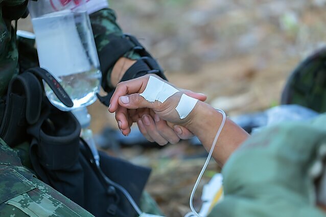 Karo medikai ragina Vakarus nepamiršti kenčiančiųjų: surengė turą po JK, pasakoja apie savo patirtis