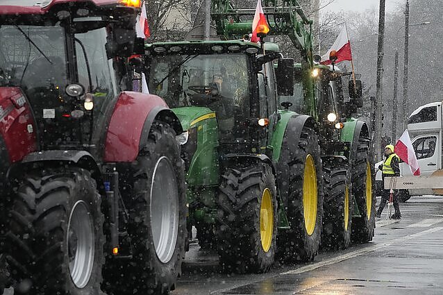 Lenkijos ūkininkai pradėjo beveik visišką sienos su Ukraina blokadą: stabdomas net lengvųjų automobilių eismas