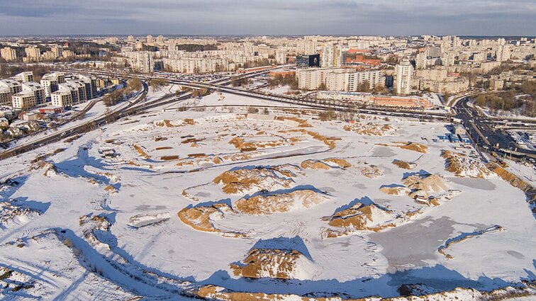Diskusijos dėl nacionalinio stadiono kainos persikėlė į savivaldybės komitetus: meras teigia, kad nutraukus projektą lauktų nuostoliai.