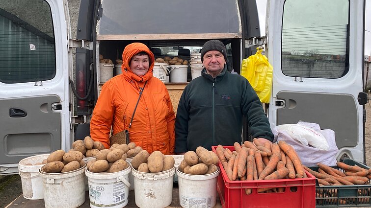 Už Vilniaus. Rusniškiai Lacko turguje prekiauja 40 metų ir bulves valgo kasdien: vilniečiai žiemai nusiperka 20 maišų