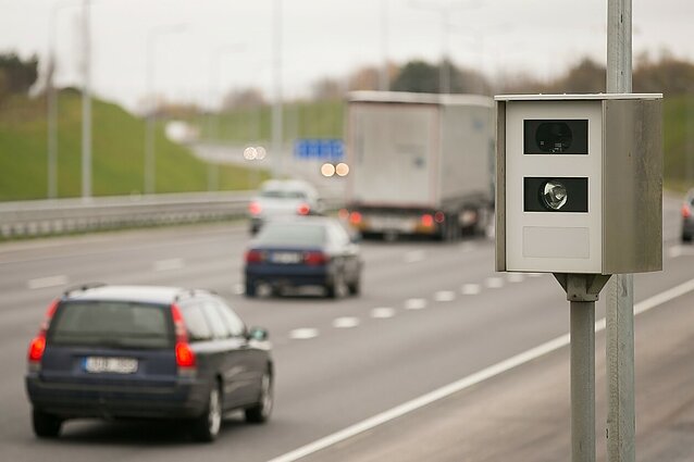 Specialistas apie netikrus greičio matuoklius: jų korpusuose bet kada gali atsirasti tikri