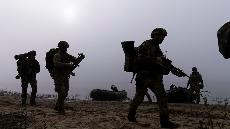 Mūšiuose Ukrainoje žuvo pirmasis lietuvis karys, į važiuojantį automobilį pataikius rusų dronui