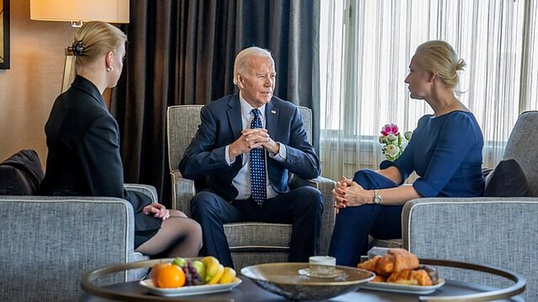 Bidenas apie naujas JAV sankcijas Rusijai: atsakas Putinui už Navalno mirtį