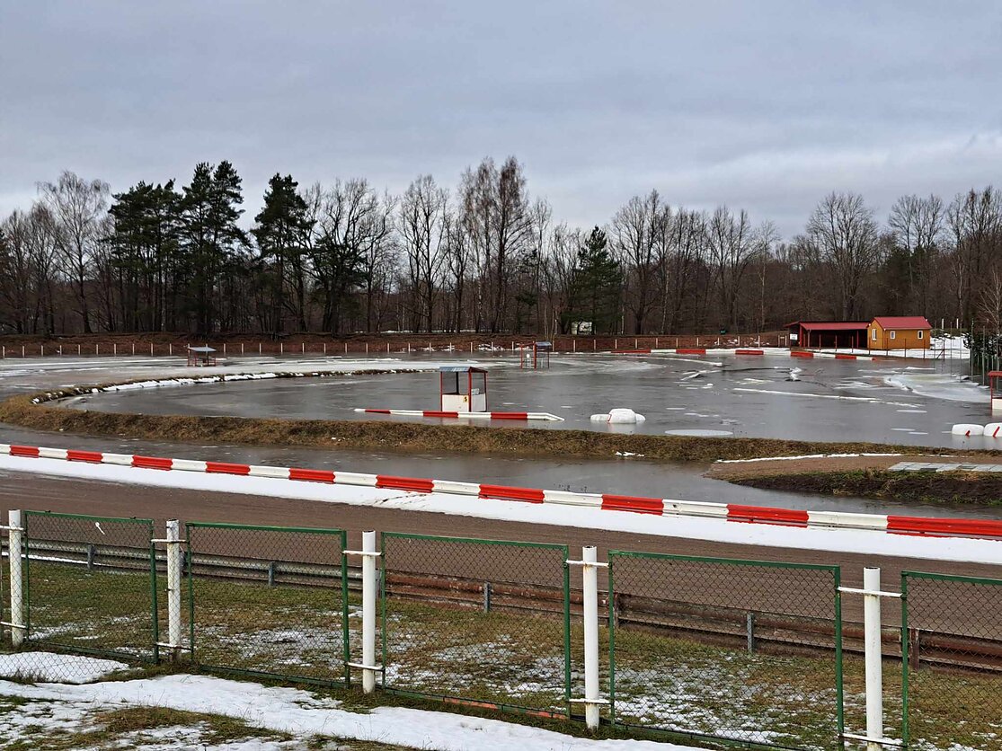 Potvynio užlietas Vilkyčių autosporto kompleksas