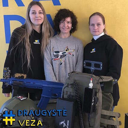 Draugystė veža. Apie trijų draugių kelionę į karo niokojamą Ukrainą ir dramos terapiją