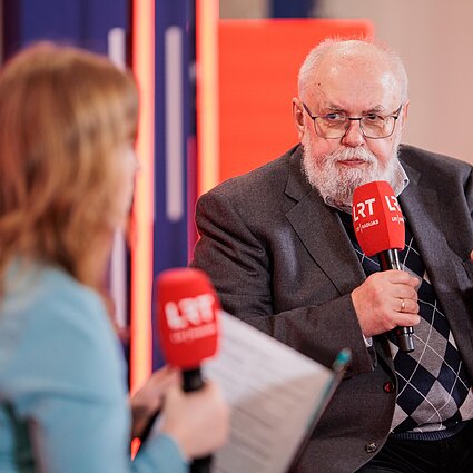 Čia ir dabar. Psichiatras Eugenijus Laurinaitis: konfliktą išspręsti nesišnekant neįmanoma, lietuviški nekalbadieniai išauga į nekalbamečius