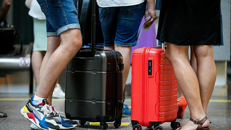 Advokatas apie atšauktas keliones: negali būti sutarties, kurioje nėra nurodyta, kur gyvensi