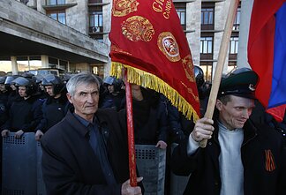Rusijos ir sovietinės vėliavos; Doneckas