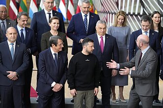 Volodymyras Zelenskis ir ES lyderiai Volodymyras Zelenskis ir ES lyderiai