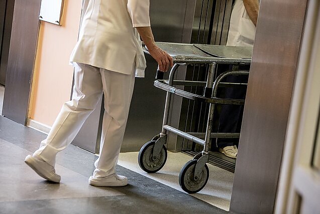 „Grasina, kad apnuodys mane“: kelios Mažeikių ligoninės darbuotojos teigia patiriančios bendradarbių grasinimus ir net fizinį smurtą