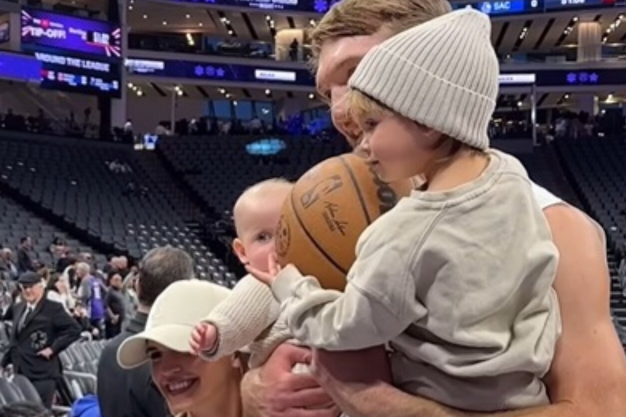 Domantas Sabonis su šeima Domantas Sabonis su šeima