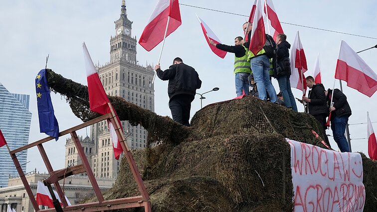 Lenkijos ūkininkus išgirsti pasiruošęs Tuskas: su Ukraina kalbamės apie laikiną sienos uždarymą