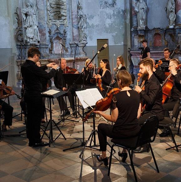 Iš orkestro archyvo, Garso ekspedicija. Pirmieji 30-metį švenčiančio Šv. Kristoforo kamerinio orkestro metai: kokią lietuvių kompozitorių muziką orkestras grojo?