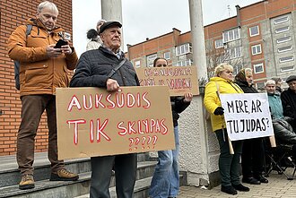 Prie Kretingos savivaldybės vyko protestas prieš vandenilio ir metanolio gamyklos statybas