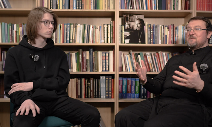 Dvasininkas apie jaunimo pritraukimą į bažnyčią: nenoriu, kad Liturgija būtų išgyvenama kaip surambėjęs ritualas