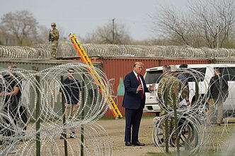 Donaldas Trumpas lankosi pasienyje su Meksika Donaldas Trumpas lankosi pasienyje su Meksika