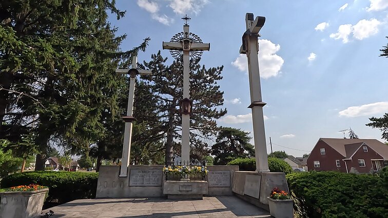 Trijų kryžių šventovė Deitone: lietuvių architekto darbas, kuriame įmūryti ir akmenys iš Vilniaus