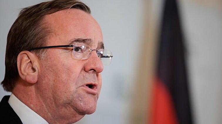 Vokietijos gynybos ministras: rusų nutekinta informacija – Putino informacinio karo dalis