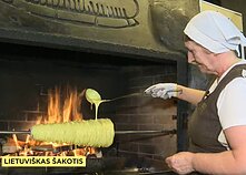 Ignalinos krašte kepėja M. Gudonienė puoselėja šakočių kepimo tradiciją Ignalinos krašte kepėja M. Gudonienė puoselėja šakočių kepimo tradiciją