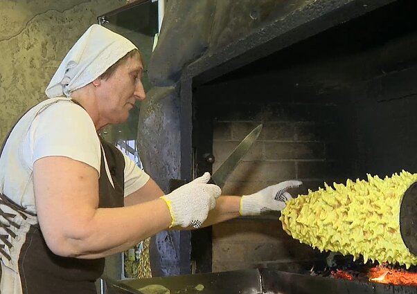 Marytės Gudonienės ką tik iškeptas šakotis Marytės Gudonienės ką tik iškeptas šakotis