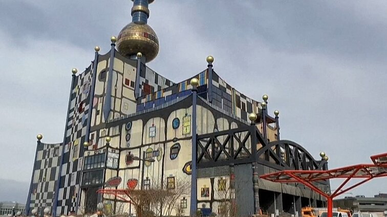 Po 9 mėnesių duris atvėrė Vienos meno namai: čia eksponuojami šių namų architekto Hundertwasserio darbai