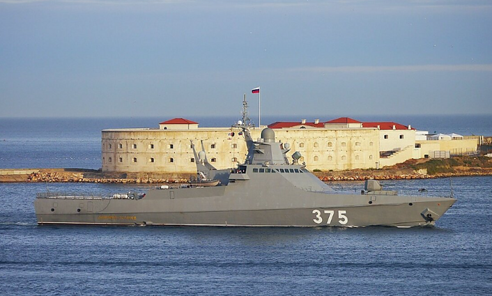 Žiniasklaida: tikėtina, kad sudužo dar vienas Rusijos karinis laivas, uždarytas Krymo tiltas