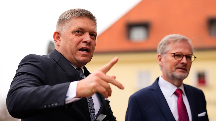 Čekijos vyriausybė nerengs susitikimų su Slovakijos valdančiaisiais dėl prieš Ukrainą nukreiptos pozicijos