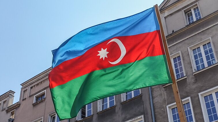 Azerbaidžane policija surengė reidą nepriklausomo kanalo būstinėje, jo redaktorė teigia – tai bandymas juos nutildyti