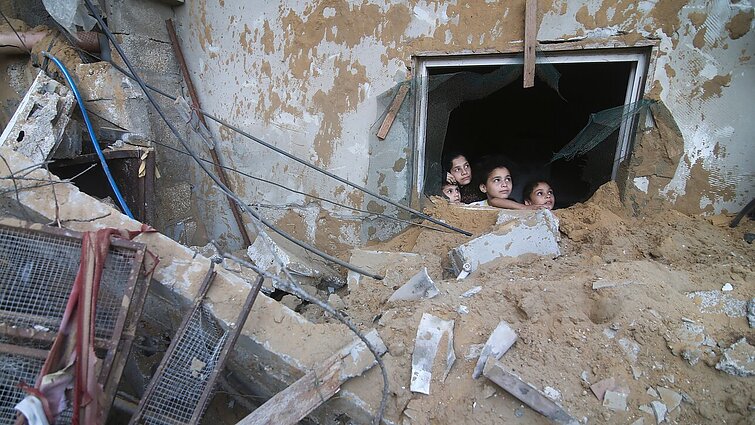 Prastėjant padėčiai Gazoje – nauja parama: atveria humanitarinės pagalbos koridorių vandeniu