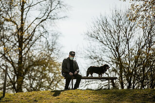 Prancūzijos slaugos namuose – „geros senatvės“ įstatymo pokyčiai: reikalaujama užtikrinti, kad gyventojai galėtų turėti augintinių