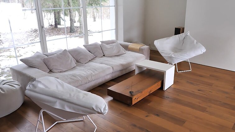 Japoniški namai Lietuvos girioje: natūralumo jausmą sukelia pro didelius langus įsiliejanti gamta, balta spalva ir minimalizmas