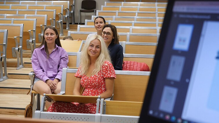 Lituanistinių mokyklų mokytojų kursai pritraukia mokytojas iš skirtingų šalių: nepabijo atvykti ir su mažyliais