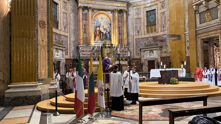 Lietuviai pasaulyje minėjo Valstybės atkūrimo dieną: Vatikane už Lietuvą surengtos ypatingos pamaldos