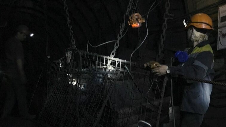 Ukrainos šachtų tuneliuose vyrus pakeitė ten anksčiau nedirbdavusios moterys: Radai teko taisyti ir įstatymą