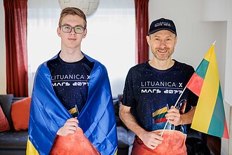 Ігор Гончаренко з України приєднався до литовської команди робототехніки. Поруч з ним Альгірдас Аугустайтіс, менеджер Lituanica X Ігор Гончаренко з України приєднався до литовської команди робототехніки. Поруч з ним Альгірдас Аугустайтіс, менеджер Lituanica X