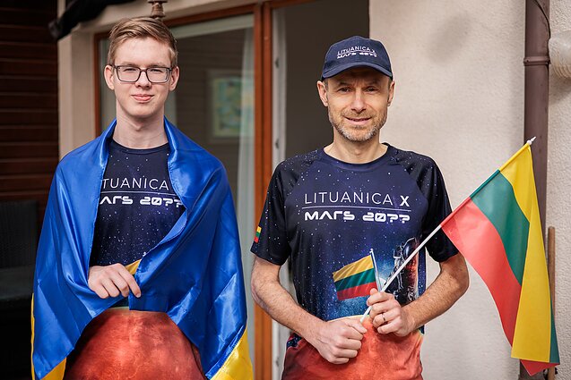 Ukrainietis Ihoris Hončarenka tapo Lietuvos robotikos komandos dalimi. Greta – „Lituanica X“ vadovas Algirdas Augustaitis Ukrainietis Ihoris Hončarenka tapo Lietuvos robotikos komandos dalimi. Greta – „Lituanica X“ vadovas Algirdas Augustaitis