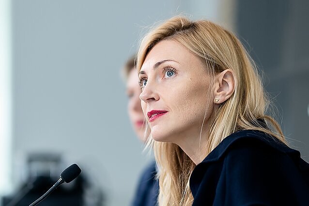 Ataskaitą pristačiusi Skuodienė: pranešimų apie vaiko teisių pažeidimus daugėja ne šimtais, o tūkstančiais