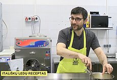 A. D'Andrea gamina plikyto kremo su vanile ledus