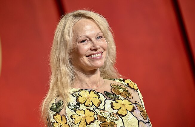 Pamela Anderson „Vanity Fair“ surengtame „Oskarų“ vakarėlyje