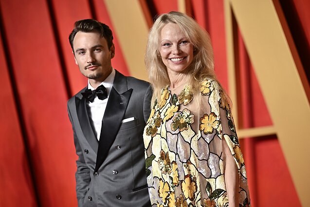 Pamela Anderson „Vanity Fair“ surengtame „Oskarų“ vakarėlyje
