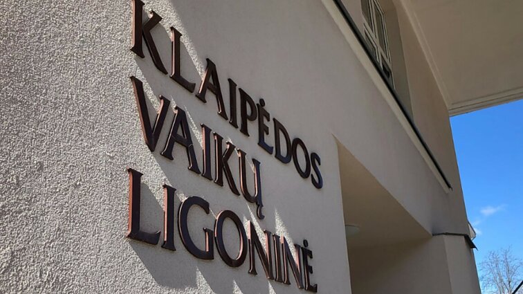 Klaipėdoje iš mokyklos į medikų rankas pateko tėvo sumušta pradinukė: šeimoje auga ir daugiau mažamečių