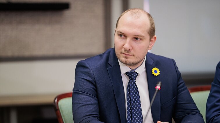 Jakštas po pasipiktinimą sukėlusių tarpinių mokinių patikrinimų pripažino: užduotys buvo paruoštos netinkamai