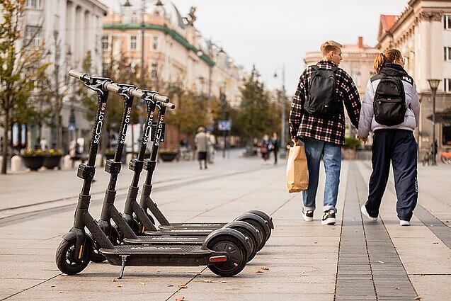 Siūlymas Seime – šalmai visiems paspirtukininkams: „Bolt“ atstovas tikina, kad sprendimas pernelyg skubotas