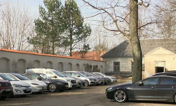 „Parke – nevažinėjama“: savivaldybei – Antakalnio gyventojų kritika dėl nekontroliuojamo transporto Sapiegų parke