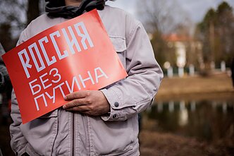 Per Rusijos prezidento „rinkimus“ prie Rusijos ambasados Vilniuje vyko protestas