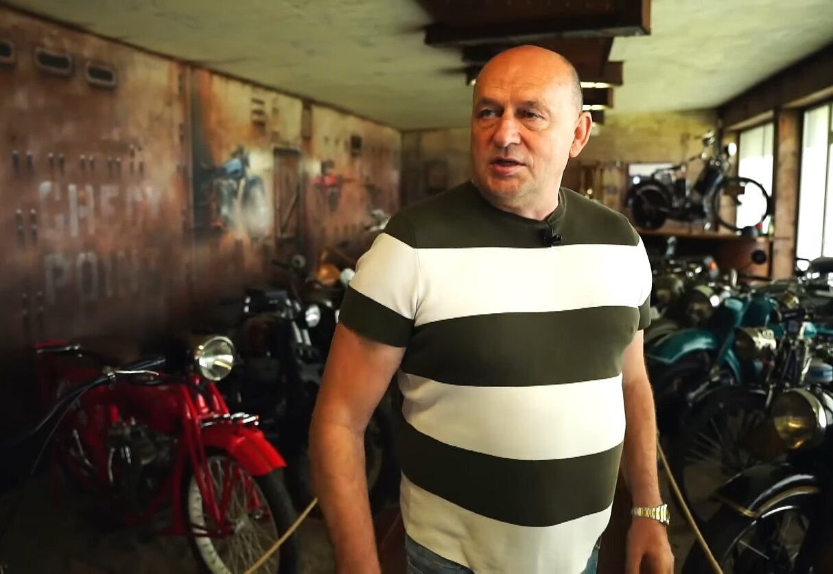 Albinas Monstavičius ir jo kolekcija Albinas Monstavičius ir jo kolekcija