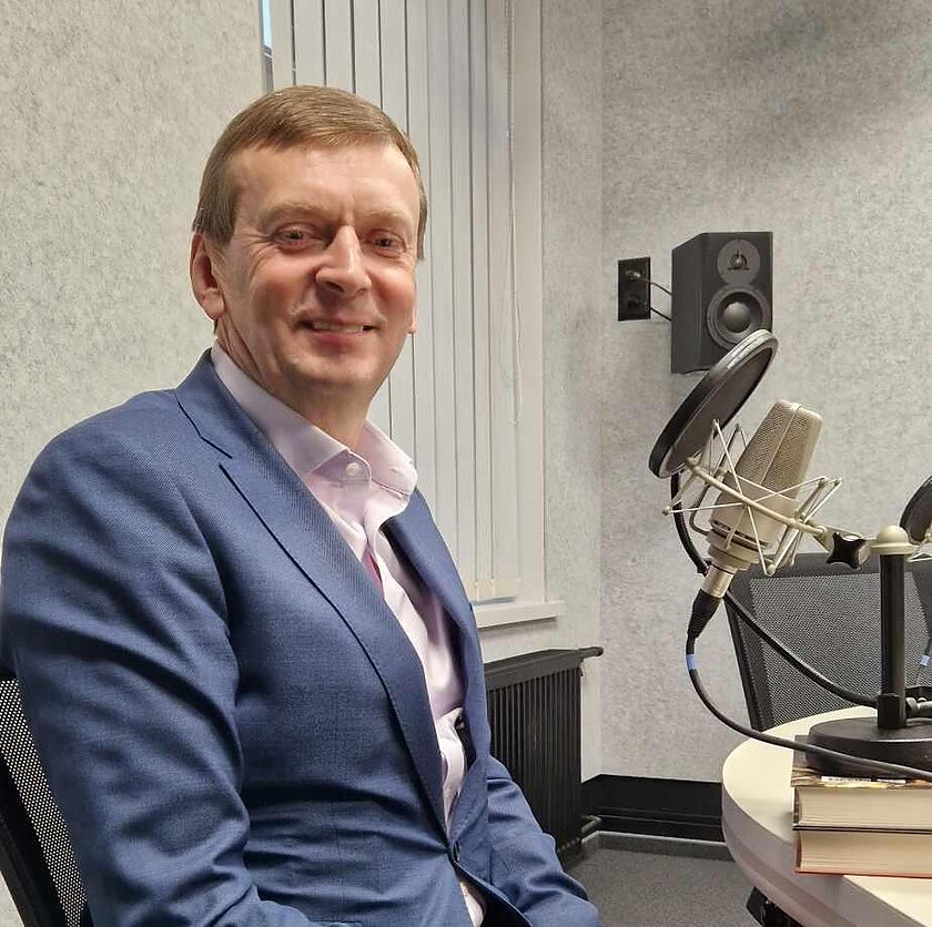 LRT nuotr., Vienintelis iš stambių prekybos tinklų vadovų, pats kalbantis su žurnalistais, – „Norfos“ įmonių grupės savininkas Dainius Dundulis