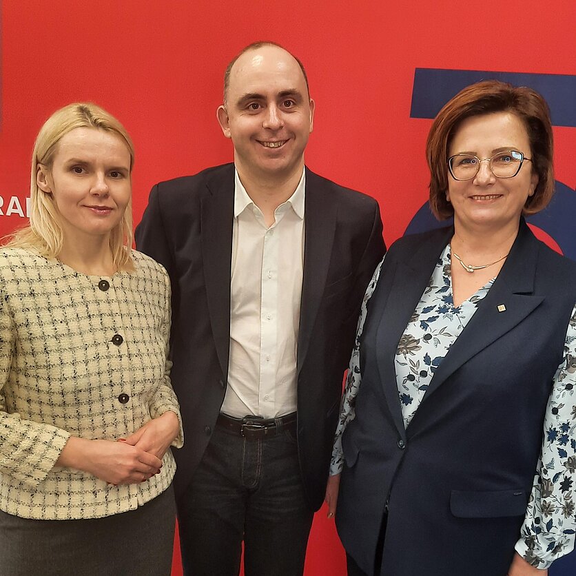 LRT nuotr., Perversmas rūkyto maisto pramonei: sudie, skystas dūme, sveikos, tradicinės rūkyklos!